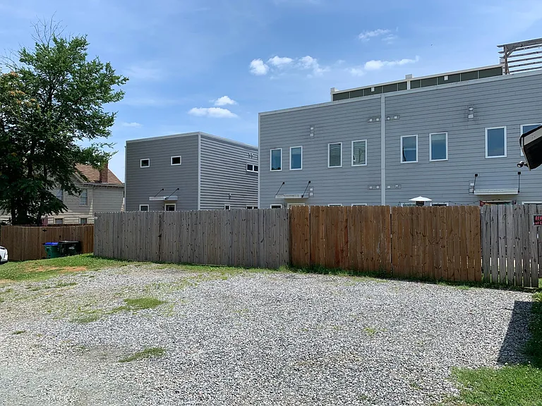 1105 Porter St — Photo 2