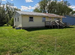 617 1st St SE, Wagner, SD 57380