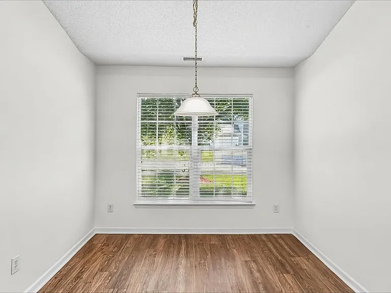 10921 Gardenia St — Photo 5