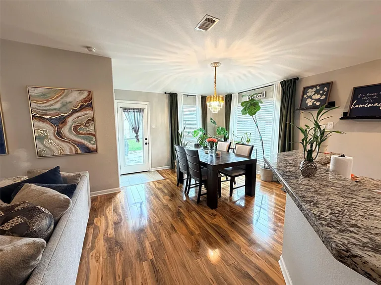 1807 Emerson Ridge Dr — Photo 10