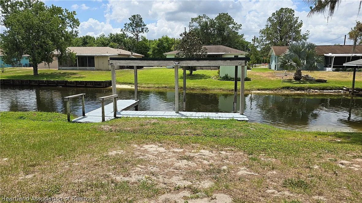 3 bed, 3.0 bath, 1910 sqft, $2,000 — Photo 3
