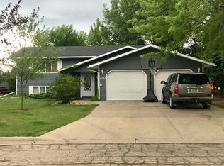 210 4th Ave SE, Gwinner, ND 58040