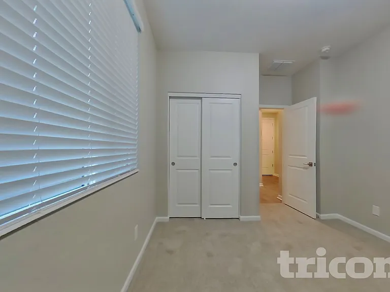 17852 W Daley Ln — Photo 11