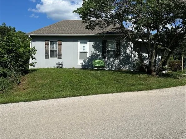 529 Liberty St, Smithville, MO 64089