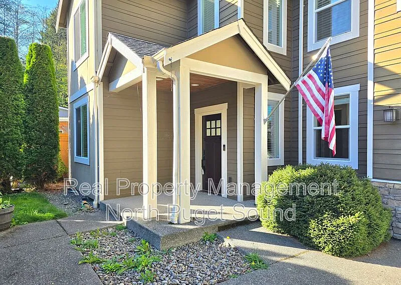 4 bed, 2.5 bath, 2849 sqft, $3,750 — Photo 2