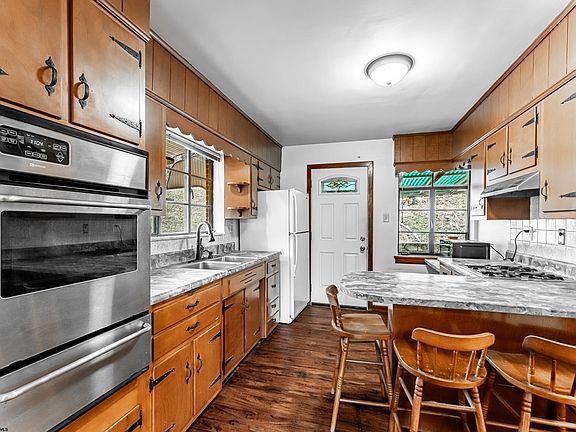 3rd image of 1135 Sunset Dr