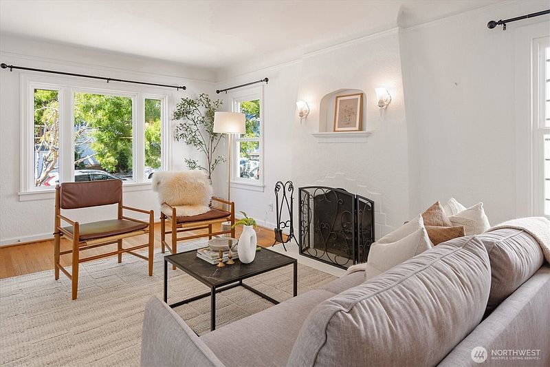 4th image of 8036 9th Avenue NW