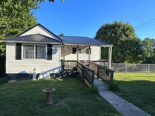 164 5th St, Shady Spring, WV 25918