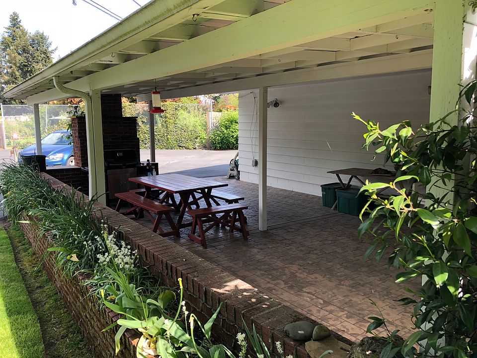 Side patio outdoor fireplace