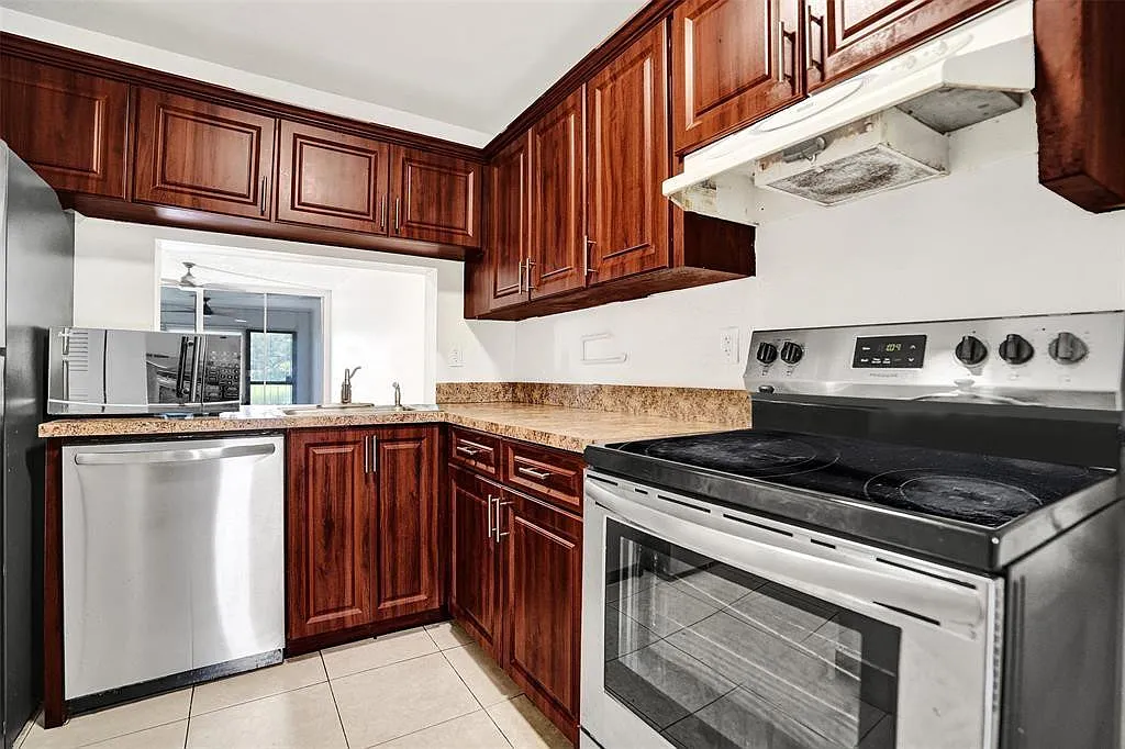 2 bed, 2.0 bath, 1100 sqft, $2,200 — Photo 3