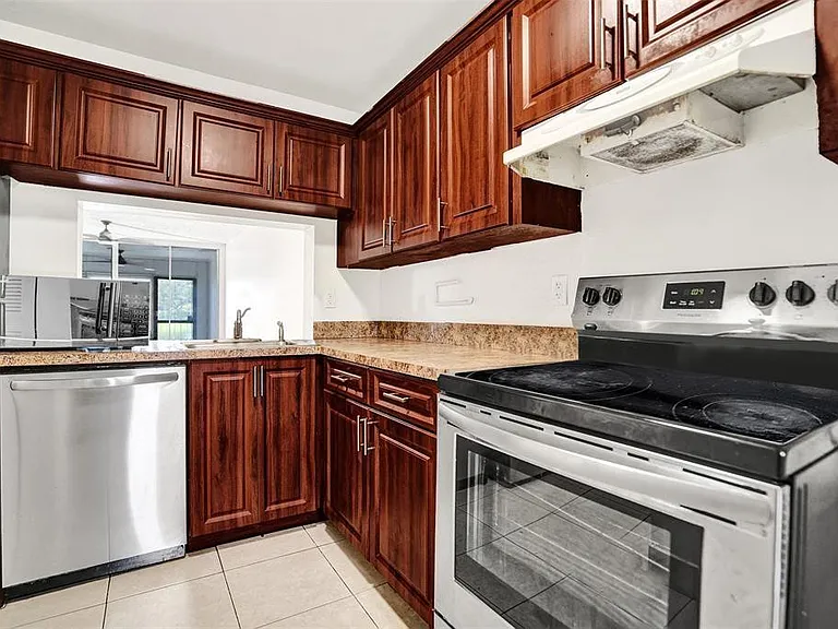 9440 Poinciana Pl #101 — Photo 3