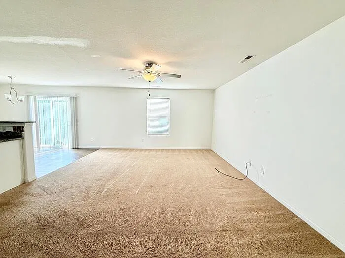 4 bed, 2.5 bath, 1704 sqft, $1,995 — Photo 3