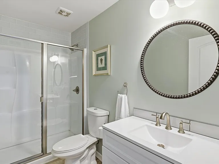 3811 Pretty Lake Ave #B — Photo 14