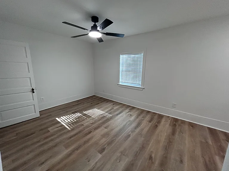 112 Moore Ave — Photo 11