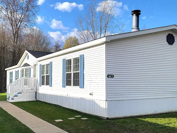 443 E Pondview Dr, Morrice, MI 48857