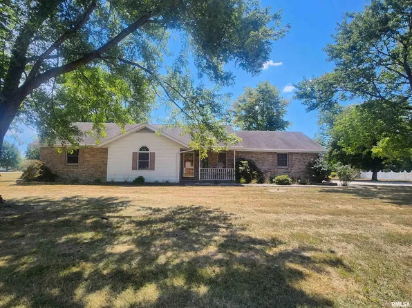 3608 Clover Lake Dr, Pinckneyville, IL 62274