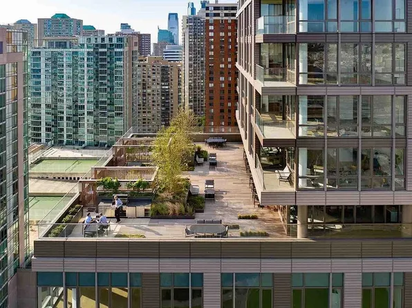 75 Park Lane South image 31 of 38