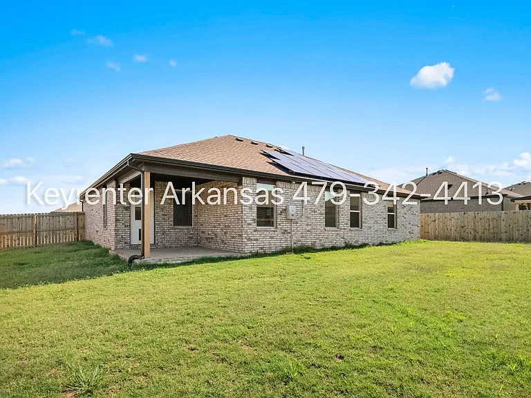 1071 Emerald St — Photo 26