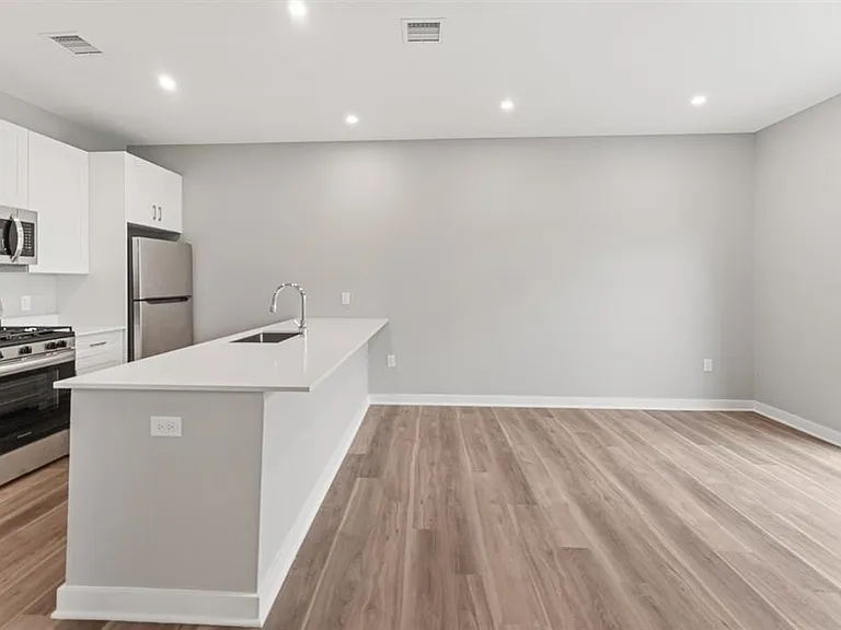 475 Communipaw Ave #401 — Photo 5
