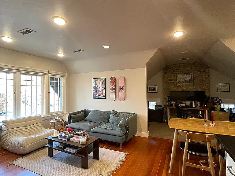 1 bed, 950 sqft, $1,550 — Photo 2