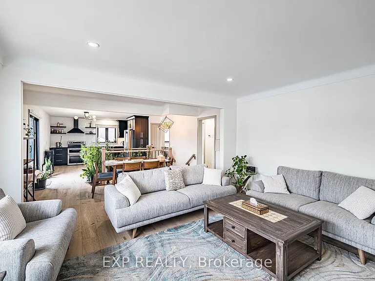 7623 Chorozy St — Photo 10