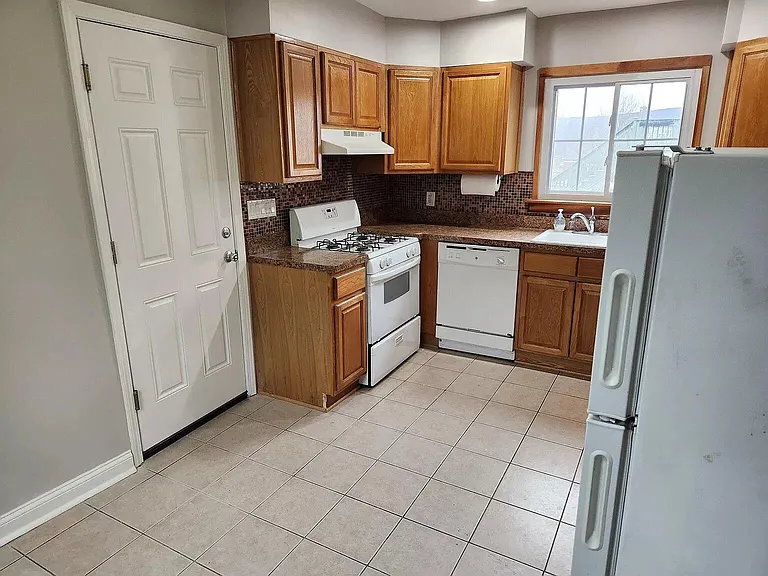 723 Hudson Ave #1 — Photo 9