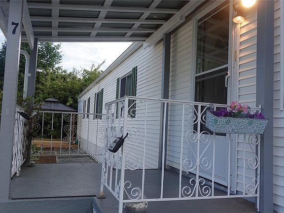 2nd image of 6820 Parklands Pl #7