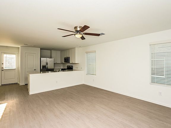 3rd image of 2217 La Vista Ln