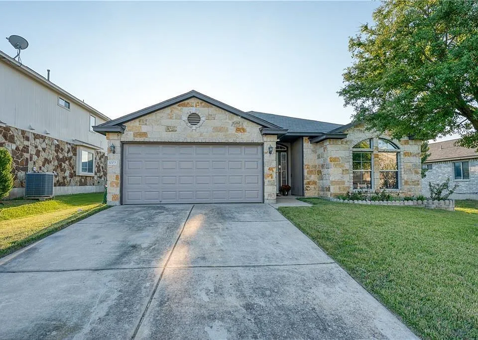 1003 Clayton Dr