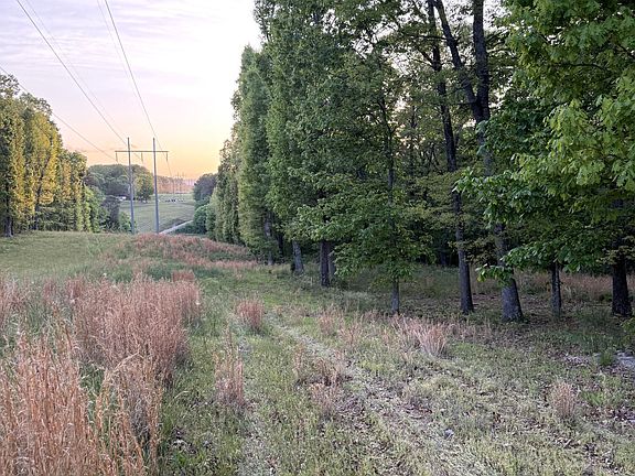 3rd image of 675 Lee Mason Rd