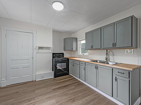 Fully renovated kitchen! Never been used