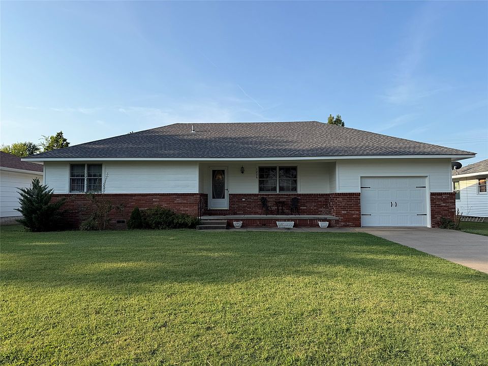 1st image of 1226 SE Graham Ct