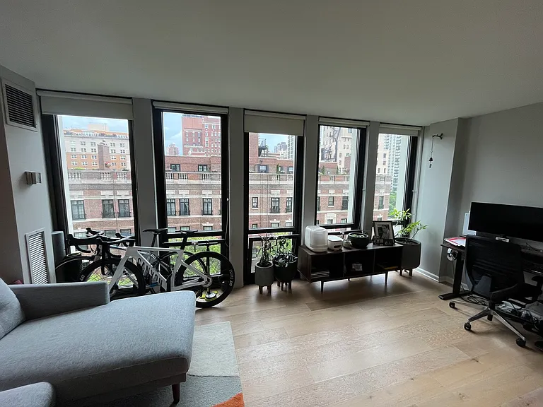 1 E Scott St #1012 — Photo 9