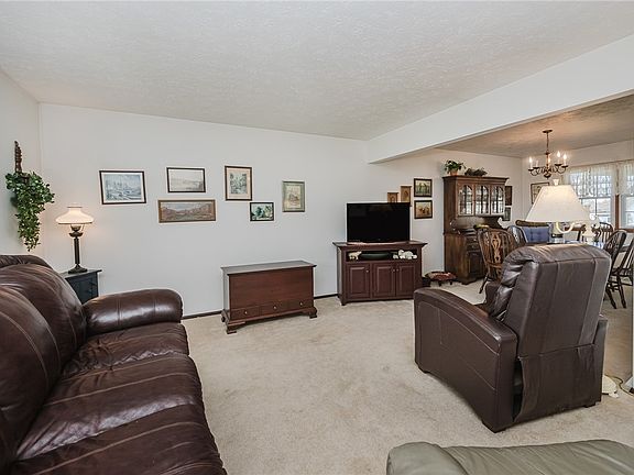 4th image of 24 Easy St