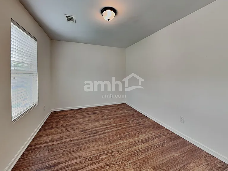 350 Scotland Dr — Photo 15