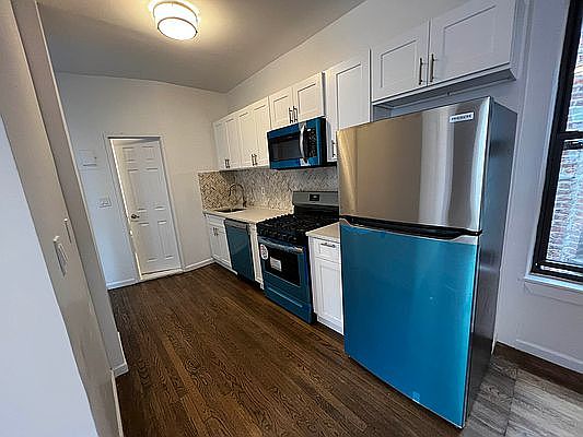 2nd image of 224 W 16th St APT 1