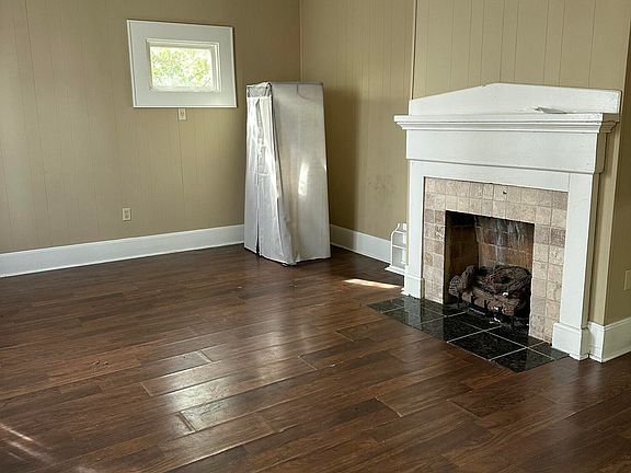 3rd image of 402 W Jefferson Ave