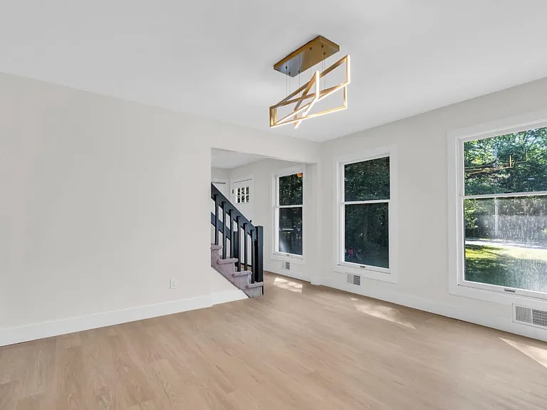 633 Eltone Rd — Photo 7