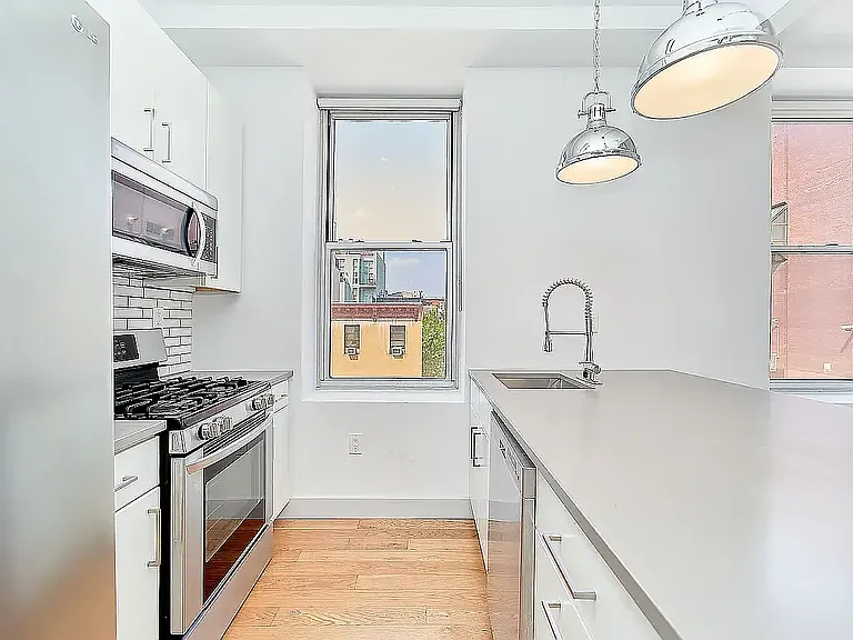 347 Lorimer St #3 — Photo 4