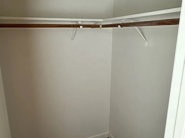 1404 Bradley Ct — Photo 11