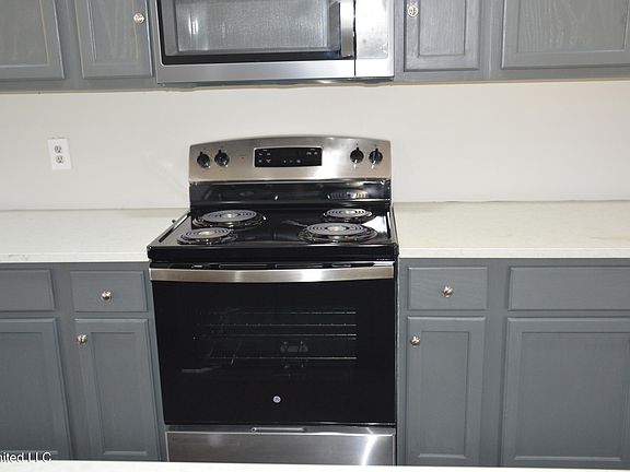 4th image of 425 Knob Hill Dr