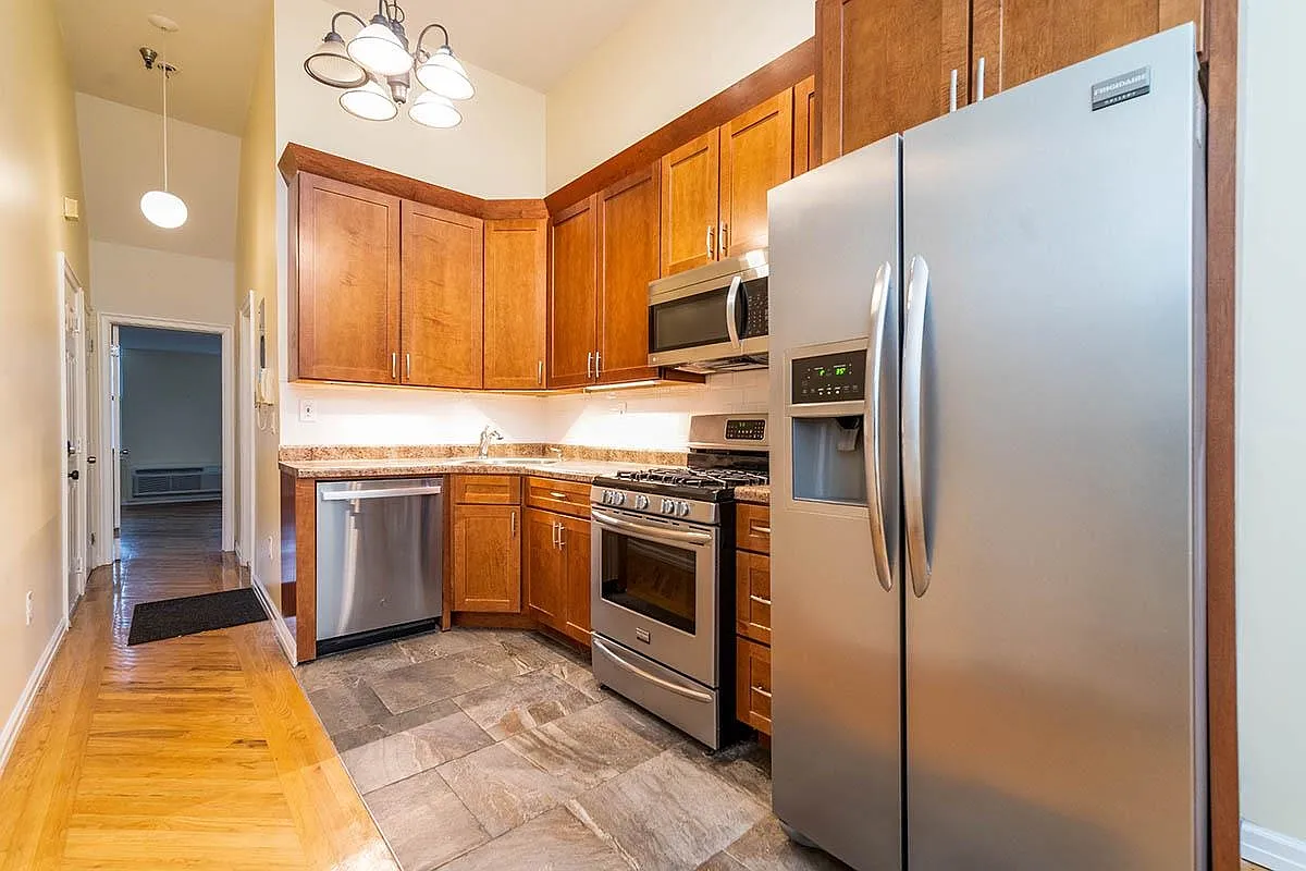 127 Madison St — Photo 2