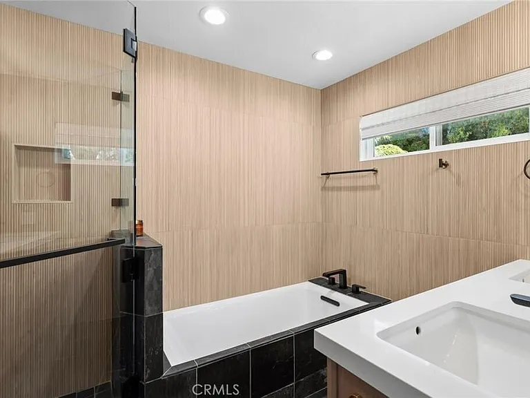 299 Mesa Dr — Photo 9