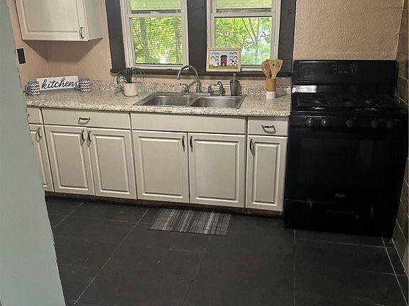 3rd image of 137 Olive St