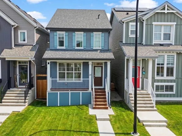 34 W Lavender Mnr SE, Calgary, AB T3S 0C7