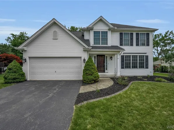43 Caldwell Dr, West Seneca, NY 14224
