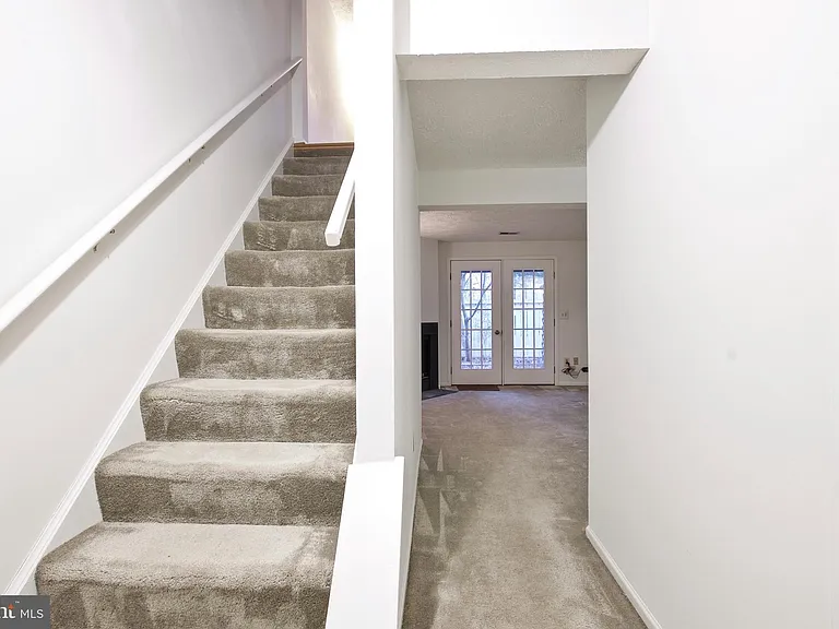 1915 Belmont Ridge Ct — Photo 22