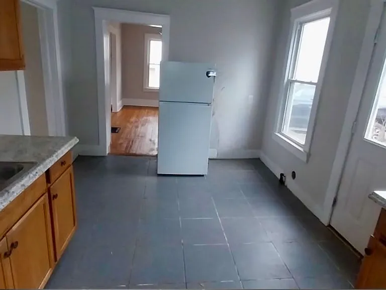40 Clinton Ave — Photo 5