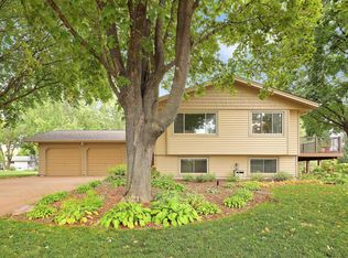 1453 Crest Dr, Chaska, MN 55318