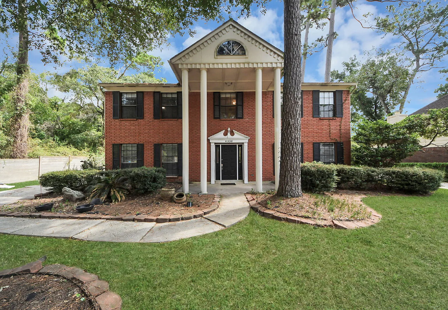 5 bed, 2.5 bath, 2434 sqft, $2,400 — Photo 1